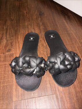 Shade & Shore Black Floral Applique Slide Sandals